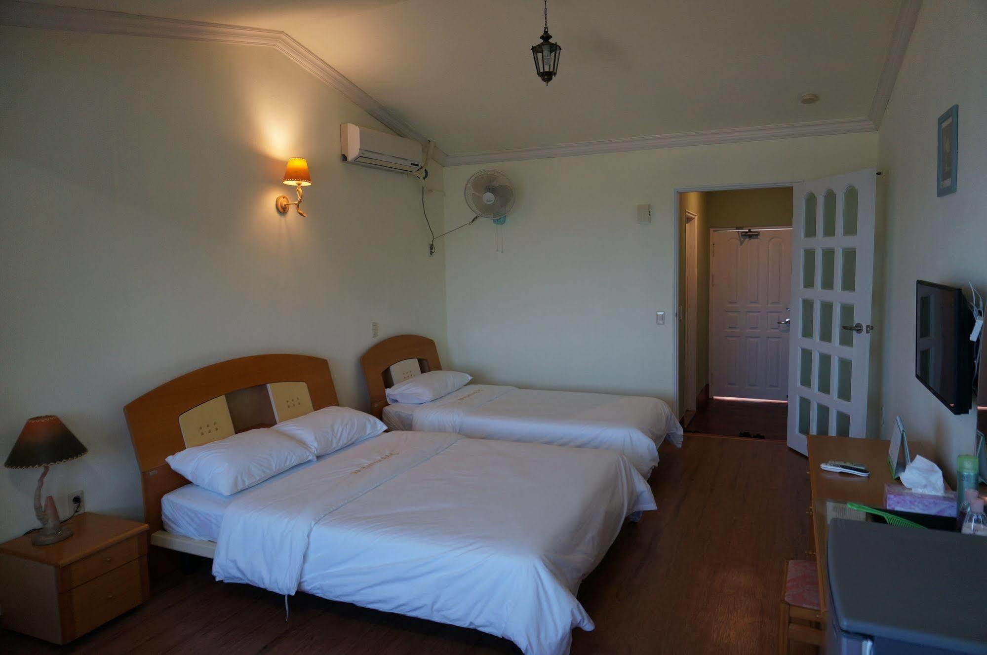 Park Beach Hotel Jeju Exterior foto