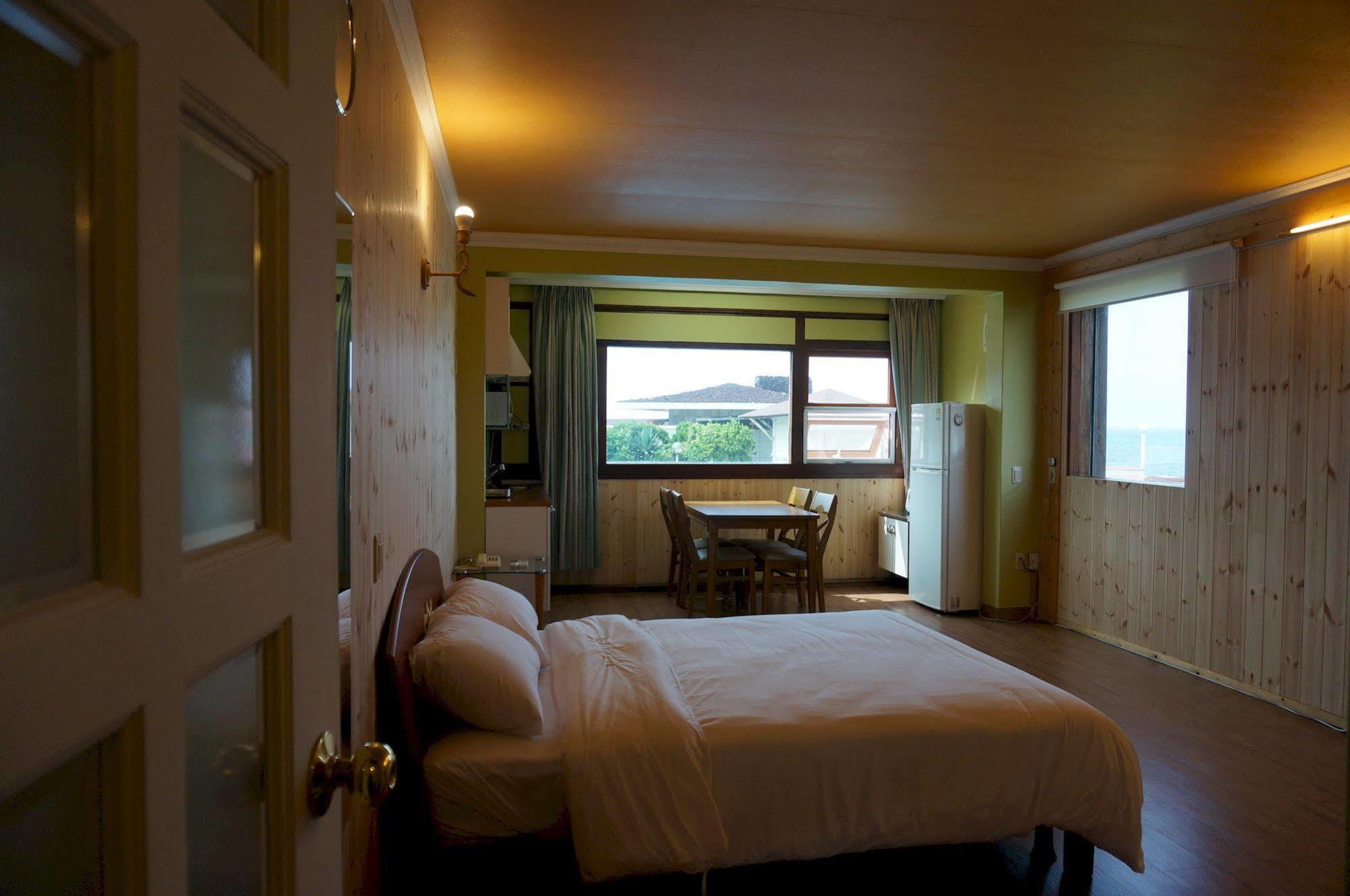 Park Beach Hotel Jeju Exterior foto